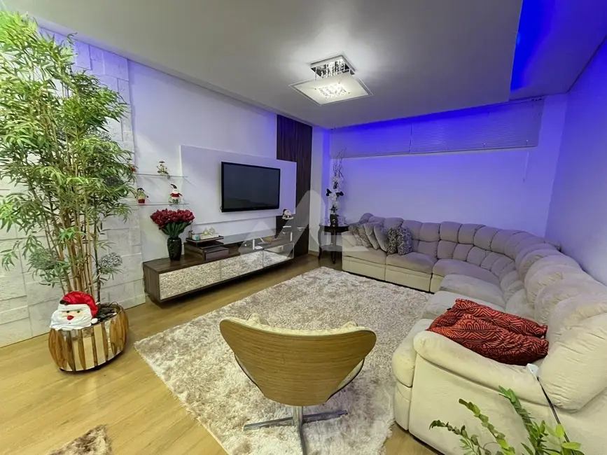 Casa com 3 quartos à venda, 242m2 em Toledo - PR - imagem 9 Foto 9 de Casa com 3 quartos à venda, 242m2 em Toledo - PR