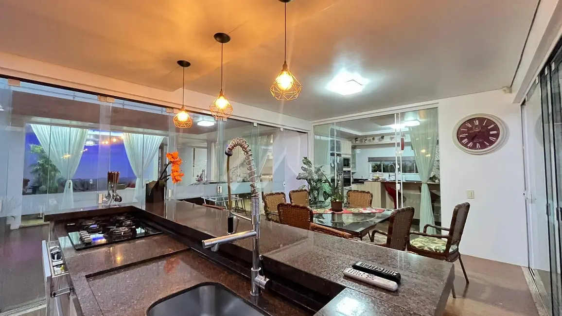 Casa com 3 quartos à venda, 242m2 em Toledo - PR - imagem 7 Foto 7 de Casa com 3 quartos à venda, 242m2 em Toledo - PR