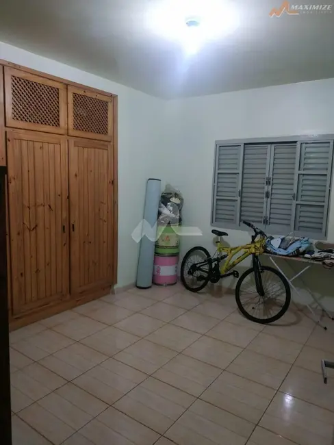 Casa com 3 quartos à venda, 397m2 em Jardim La Salle, Toledo - PR - imagem 8 Foto 8 de Casa com 3 quartos à venda, 397m2 em Jardim La Salle, Toledo - PR