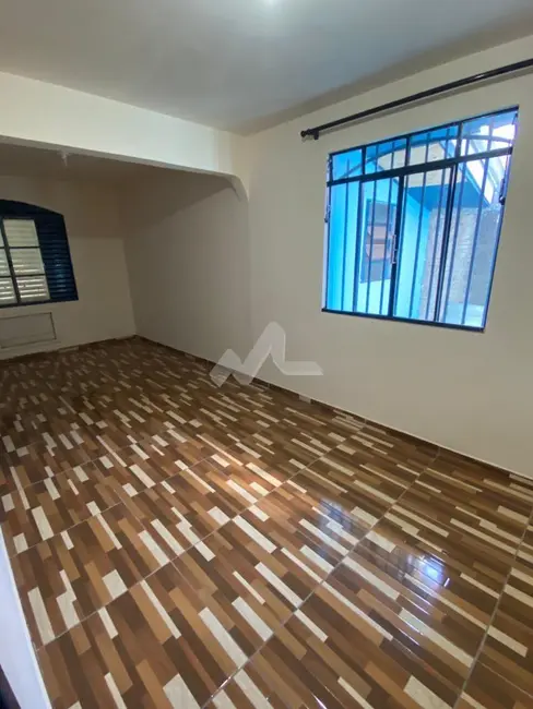 Casa com 3 quartos à venda, 138m2 em Jardim Gisela, Toledo - PR - imagem 6 Foto 6 de Casa com 3 quartos à venda, 138m2 em Jardim Gisela, Toledo - PR