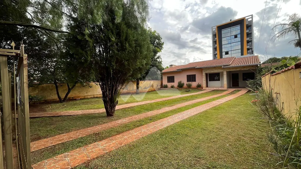 Foto 1 de Casa com 3 quartos à venda, 140m2 em Centro, Toledo - PR