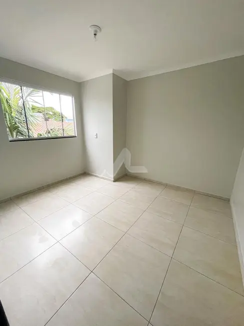 Sobrado com 3 quartos à venda, 190m2 em Jardim Coopagro, Toledo - PR - imagem 6 Foto 6 de Sobrado com 3 quartos à venda, 190m2 em Jardim Coopagro, Toledo - PR