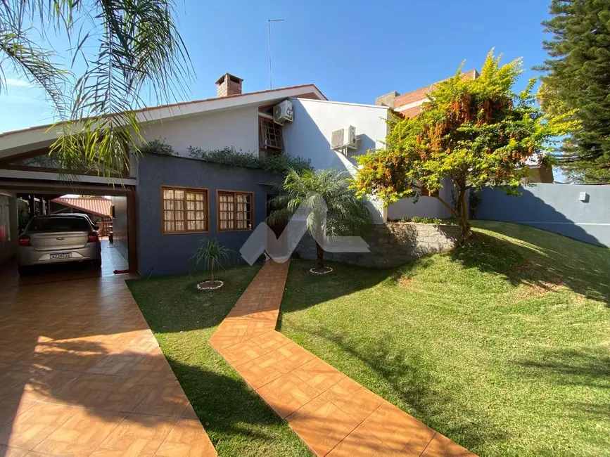 Casa com 4 quartos à venda, 234m2 em Jardim Gisela, Toledo - PR - imagem 1 Foto 1 de Casa com 4 quartos à venda, 234m2 em Jardim Gisela, Toledo - PR