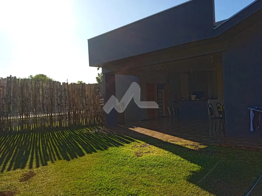 Casa com 3 quartos à venda, 141m2 em Toledo - PR - imagem 3 Foto 3 de Casa com 3 quartos à venda, 141m2 em Toledo - PR