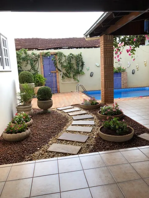 Casa com 3 quartos à venda, 300m2 em Centro, Marechal Candido Rondon - PR - imagem 8 Foto 8 de Casa com 3 quartos à venda, 300m2 em Centro, Marechal Candido Rondon - PR