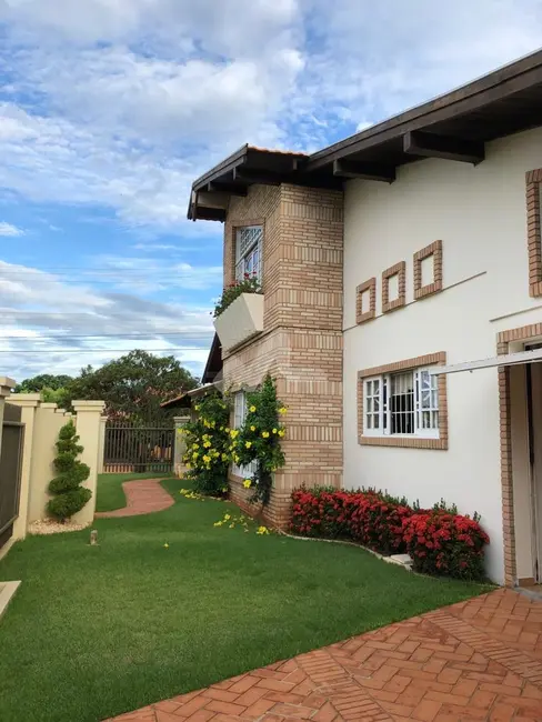 Casa com 3 quartos à venda, 300m2 em Centro, Marechal Candido Rondon - PR - imagem 7 Foto 7 de Casa com 3 quartos à venda, 300m2 em Centro, Marechal Candido Rondon - PR