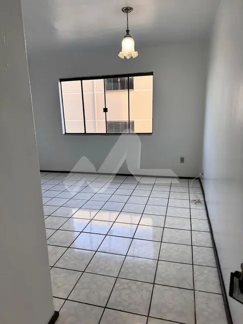 Apartamento com 2 quartos para alugar, 45m2 em Centro, Toledo - PR - imagem 5 Foto 5 de Apartamento com 2 quartos para alugar, 45m2 em Centro, Toledo - PR
