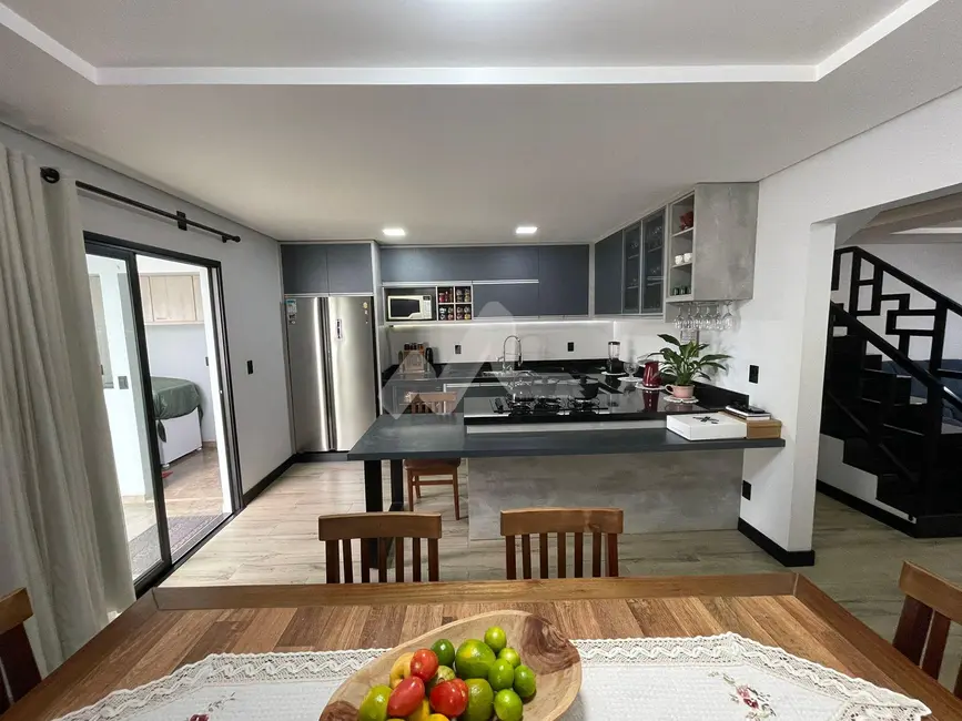 Sobrado à venda, 178m2 em Vila Industrial, Toledo - PR - imagem 4 Foto 4 de Sobrado à venda, 178m2 em Vila Industrial, Toledo - PR