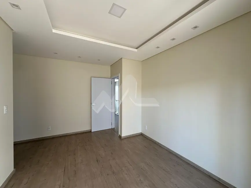 Sobrado à venda, 170m2 em Jardim Gisela, Toledo - PR - imagem 9 Foto 9 de Sobrado à venda, 170m2 em Jardim Gisela, Toledo - PR