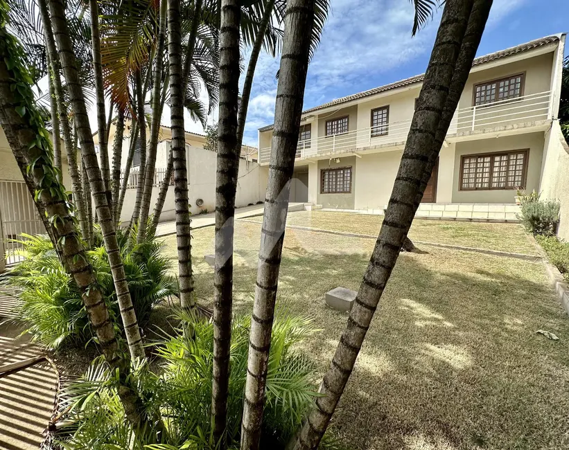Casa com 3 quartos à venda, 252m2 em Tocantins, Toledo - PR - imagem 2 Foto 2 de Casa com 3 quartos à venda, 252m2 em Tocantins, Toledo - PR