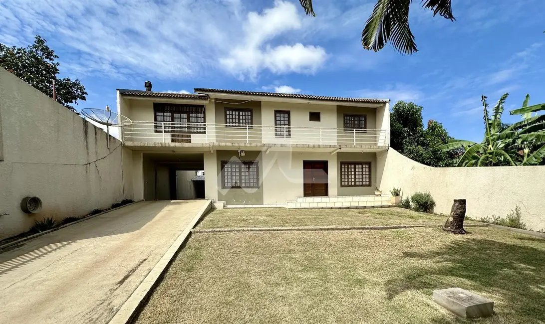 Casa com 3 quartos à venda, 252m2 em Tocantins, Toledo - PR - imagem 4 Foto 4 de Casa com 3 quartos à venda, 252m2 em Tocantins, Toledo - PR