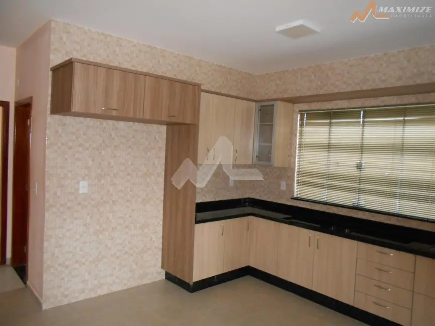 Foto 4 de Casa com 2 quartos para alugar, 120m2 em Jardim Coopagro, Toledo - PR