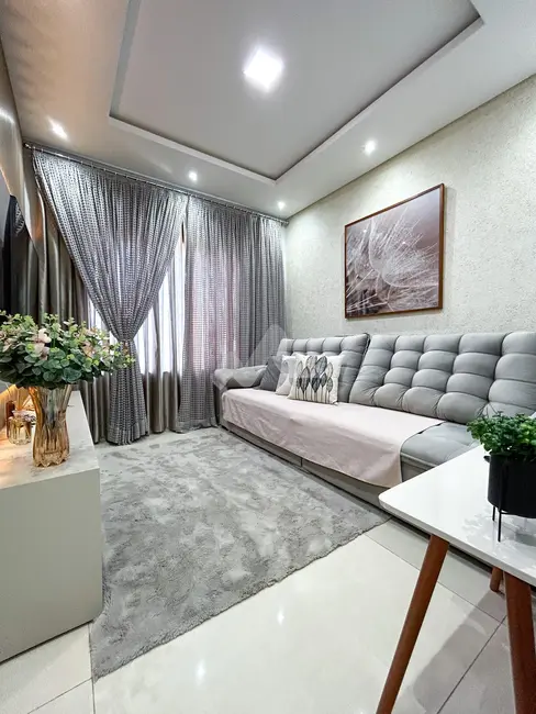 Foto 2 de Sobrado com 2 quartos à venda, 110m2 em Jardim Concórdia, Toledo - PR