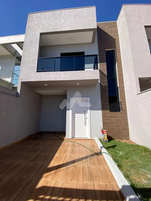Sobrado com 2 quartos à venda, 99m2 em Vila Industrial, Toledo - PR - imagem 1 Foto 1 de Sobrado com 2 quartos à venda, 99m2 em Vila Industrial, Toledo - PR