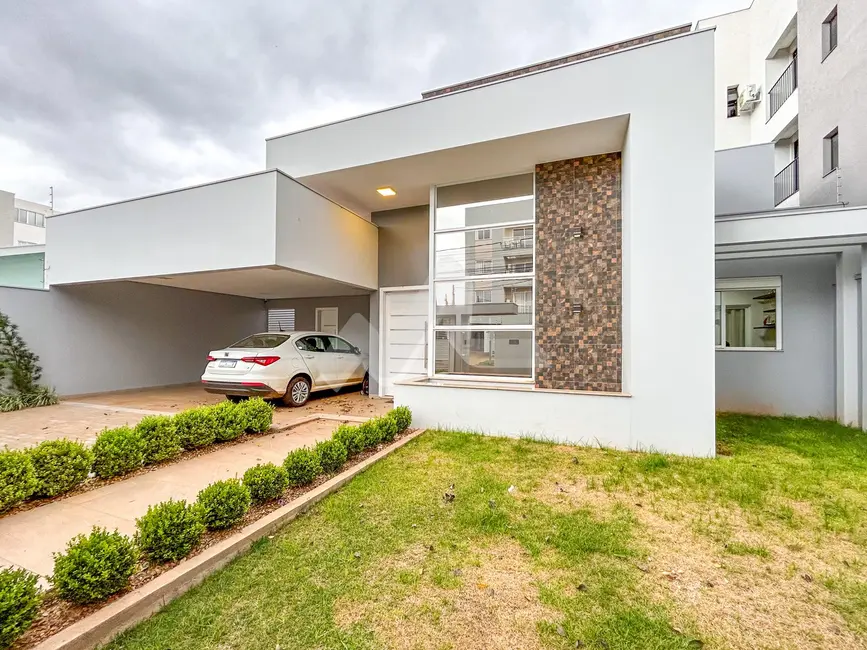 Foto 2 de Casa com 2 quartos à venda, 197m2 em Jardim Pancera, Toledo - PR