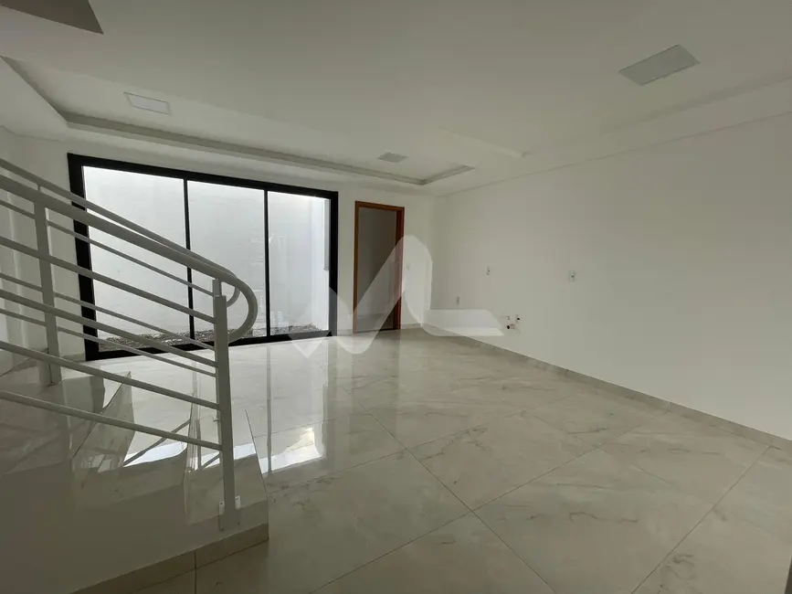 Sobrado com 2 quartos à venda, 102m2 em Jardim Porto Alegre, Toledo - PR - imagem 5 Foto 5 de Sobrado com 2 quartos à venda, 102m2 em Jardim Porto Alegre, Toledo - PR