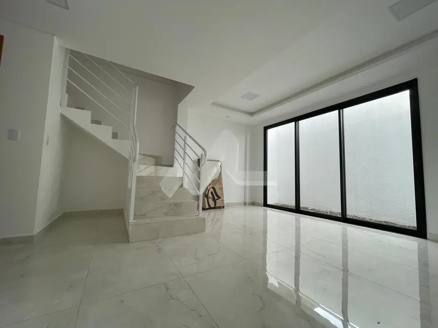Sobrado com 2 quartos à venda, 102m2 em Jardim Porto Alegre, Toledo - PR - imagem 8 Foto 8 de Sobrado com 2 quartos à venda, 102m2 em Jardim Porto Alegre, Toledo - PR