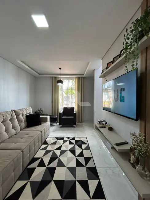 Sobrado com 2 quartos à venda, 140m2 em Jardim Europa, Toledo - PR - imagem 3 Foto 3 de Sobrado com 2 quartos à venda, 140m2 em Jardim Europa, Toledo - PR