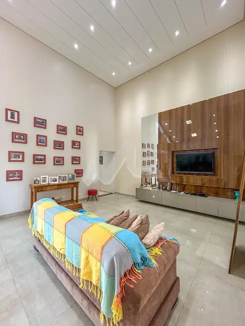 Casa com 2 quartos à venda, 200m2 em Jardim Porto Alegre, Toledo - PR - imagem 4 Foto 4 de Casa com 2 quartos à venda, 200m2 em Jardim Porto Alegre, Toledo - PR