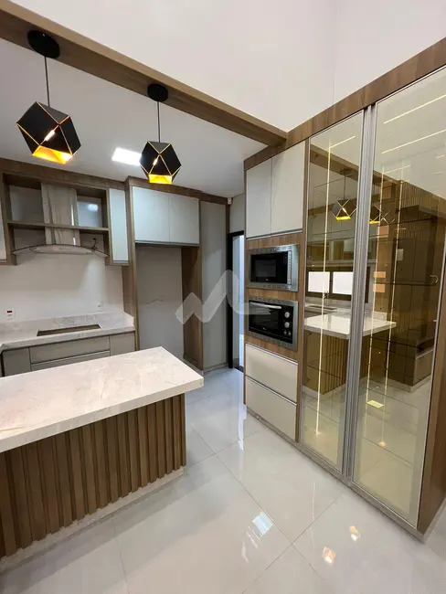 Casa com 2 quartos à venda, 108m2 em Jardim Gisela, Toledo - PR - imagem 3 Foto 3 de Casa com 2 quartos à venda, 108m2 em Jardim Gisela, Toledo - PR