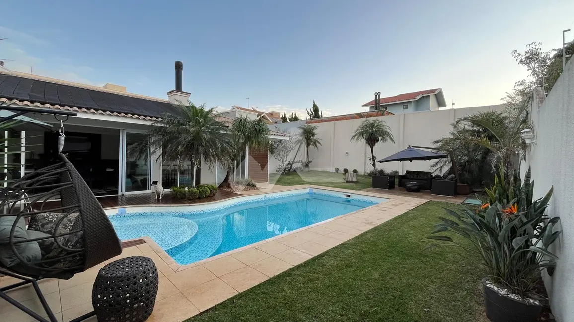 Foto 2 de Casa à venda, 236m2 em Centro, Toledo - PR