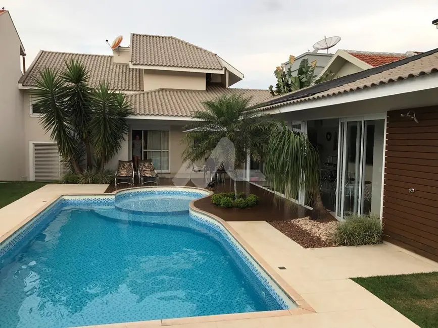 Foto 1 de Casa à venda, 236m2 em Centro, Toledo - PR