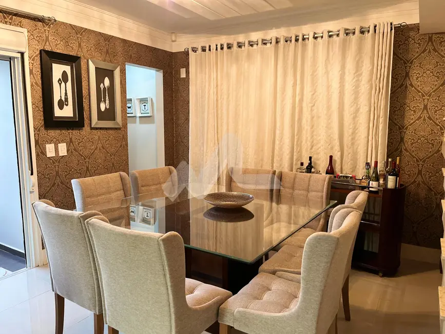 Casa à venda, 236m2 em Centro, Toledo - PR - imagem 14 Foto 14 de Casa à venda, 236m2 em Centro, Toledo - PR