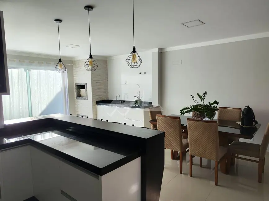 Sobrado com 2 quartos à venda, 131m2 em Jardim Pancera, Toledo - PR - imagem 5 Foto 5 de Sobrado com 2 quartos à venda, 131m2 em Jardim Pancera, Toledo - PR