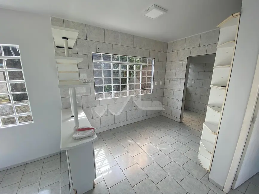 Casa com 2 quartos para alugar, 75m2 em Centro, Toledo - PR - imagem 4 Foto 4 de Casa com 2 quartos para alugar, 75m2 em Centro, Toledo - PR
