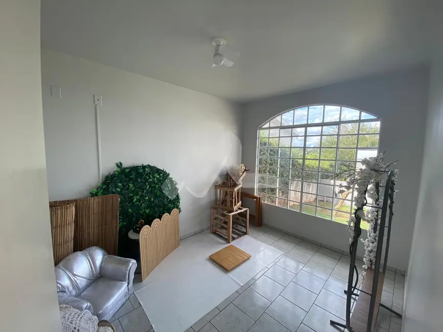 Casa com 2 quartos para alugar, 75m2 em Centro, Toledo - PR - imagem 8 Foto 8 de Casa com 2 quartos para alugar, 75m2 em Centro, Toledo - PR