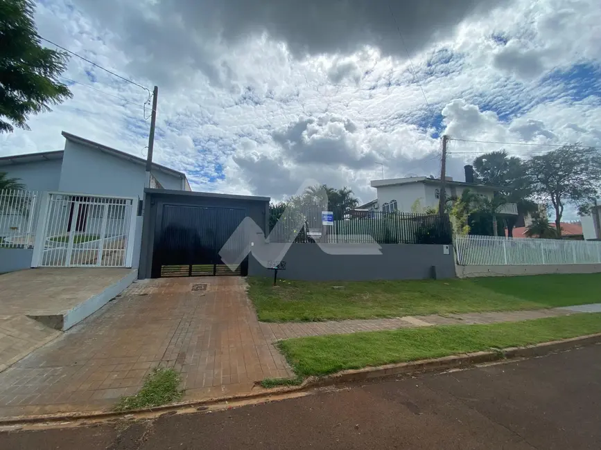 Casa com 2 quartos para alugar, 75m2 em Centro, Toledo - PR - imagem 2 Foto 2 de Casa com 2 quartos para alugar, 75m2 em Centro, Toledo - PR