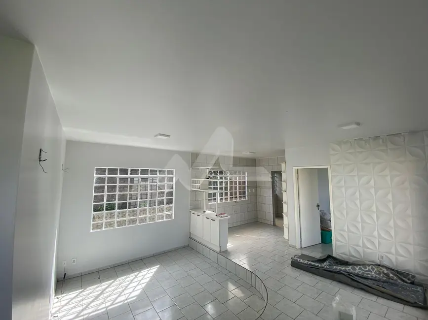 Casa com 2 quartos para alugar, 75m2 em Centro, Toledo - PR - imagem 3 Foto 3 de Casa com 2 quartos para alugar, 75m2 em Centro, Toledo - PR