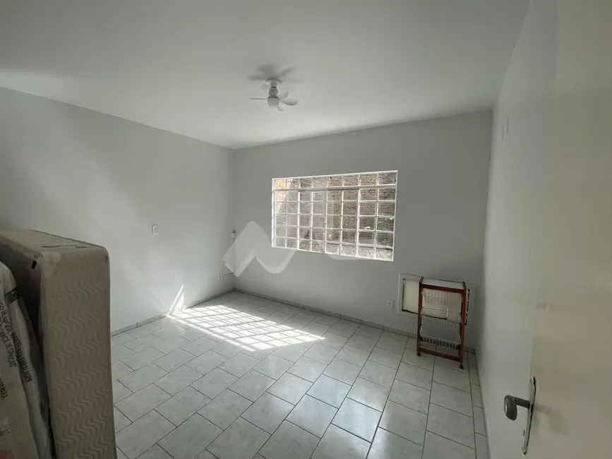 Casa com 2 quartos para alugar, 75m2 em Centro, Toledo - PR - imagem 5 Foto 5 de Casa com 2 quartos para alugar, 75m2 em Centro, Toledo - PR