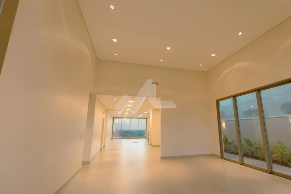 Casa com 3 quartos à venda, 327m2 em Vila Industrial, Toledo - PR - imagem 5 Foto 5 de Casa com 3 quartos à venda, 327m2 em Vila Industrial, Toledo - PR