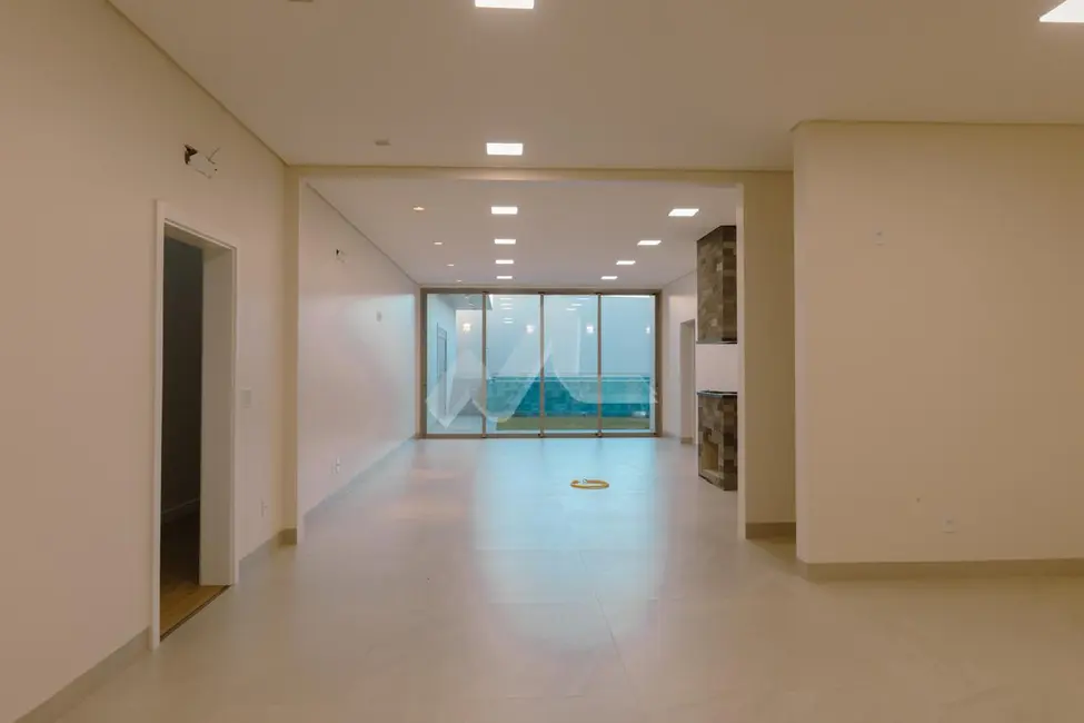 Casa com 3 quartos à venda, 327m2 em Vila Industrial, Toledo - PR - imagem 8 Foto 8 de Casa com 3 quartos à venda, 327m2 em Vila Industrial, Toledo - PR