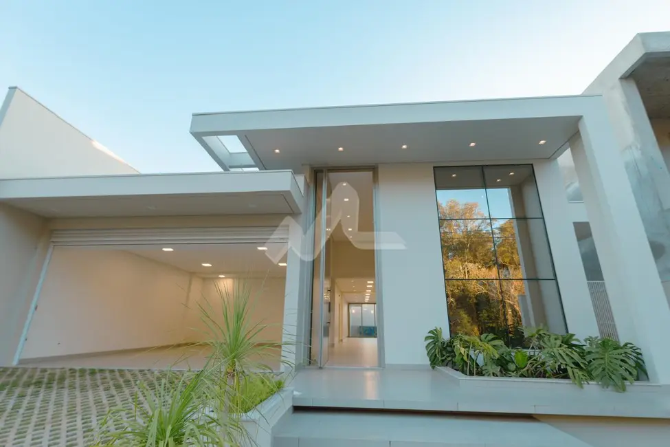 Casa com 3 quartos à venda, 327m2 em Vila Industrial, Toledo - PR - imagem 3 Foto 3 de Casa com 3 quartos à venda, 327m2 em Vila Industrial, Toledo - PR