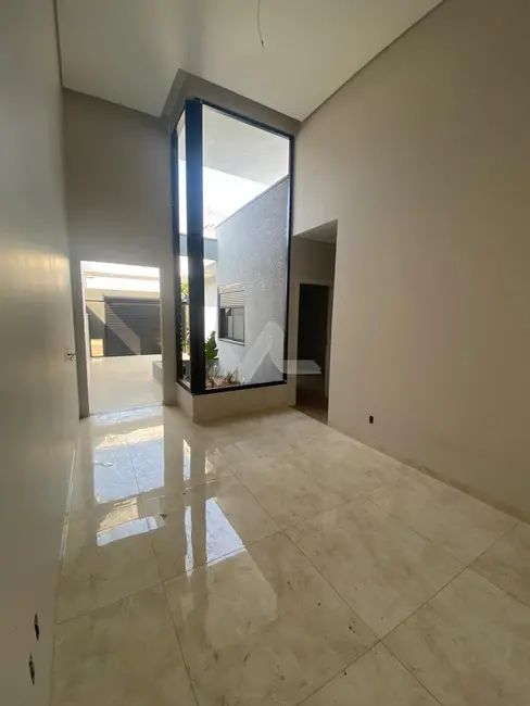 Casa à venda em Toledo - PR - imagem 8 Foto 8 de Casa à venda em Toledo - PR