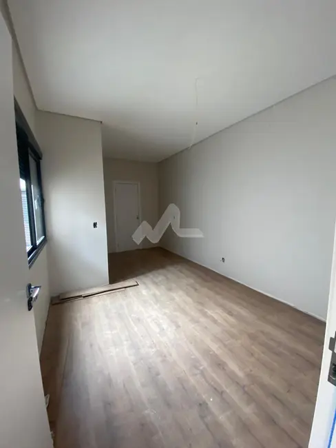 Casa à venda em Toledo - PR - imagem 5 Foto 5 de Casa à venda em Toledo - PR