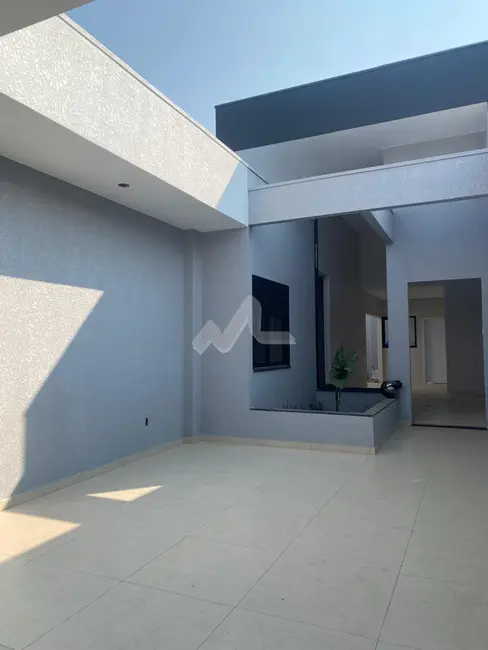 Casa à venda em Toledo - PR - imagem 6 Foto 6 de Casa à venda em Toledo - PR