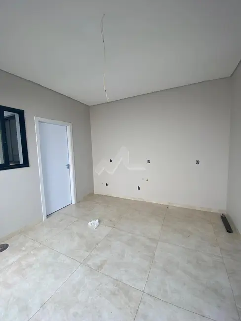 Casa à venda em Toledo - PR - imagem 7 Foto 7 de Casa à venda em Toledo - PR