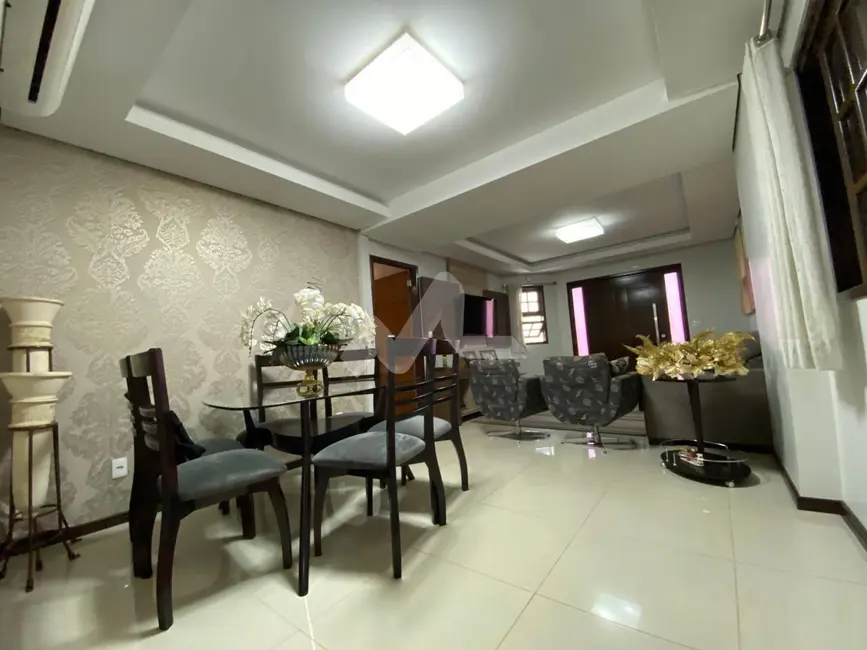 Casa com 3 quartos à venda, 214m2 em Centro, Toledo - PR - imagem 9 Foto 9 de Casa com 3 quartos à venda, 214m2 em Centro, Toledo - PR