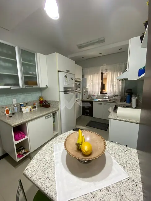 Casa com 3 quartos à venda, 214m2 em Centro, Toledo - PR - imagem 7 Foto 7 de Casa com 3 quartos à venda, 214m2 em Centro, Toledo - PR