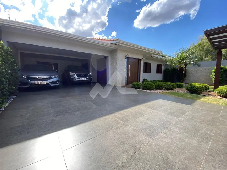 Casa com 3 quartos à venda, 214m2 em Centro, Toledo - PR - imagem 3 Foto 3 de Casa com 3 quartos à venda, 214m2 em Centro, Toledo - PR
