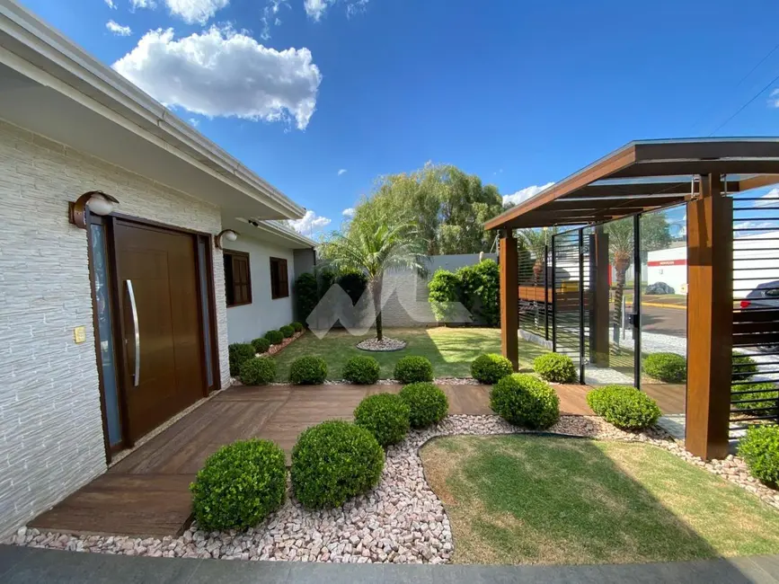 Casa com 3 quartos à venda, 214m2 em Centro, Toledo - PR - imagem 1 Foto 1 de Casa com 3 quartos à venda, 214m2 em Centro, Toledo - PR