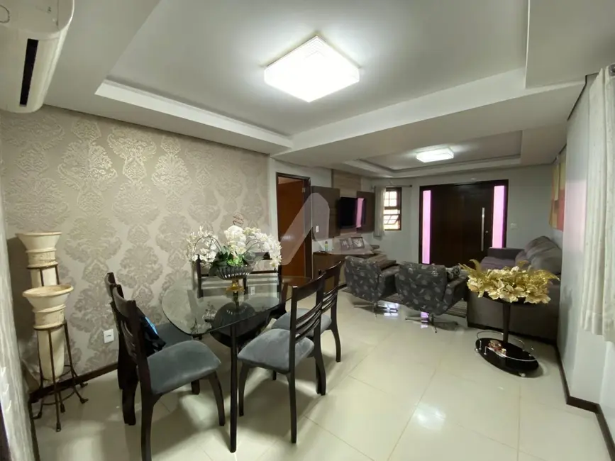 Casa com 3 quartos à venda, 214m2 em Centro, Toledo - PR - imagem 8 Foto 8 de Casa com 3 quartos à venda, 214m2 em Centro, Toledo - PR