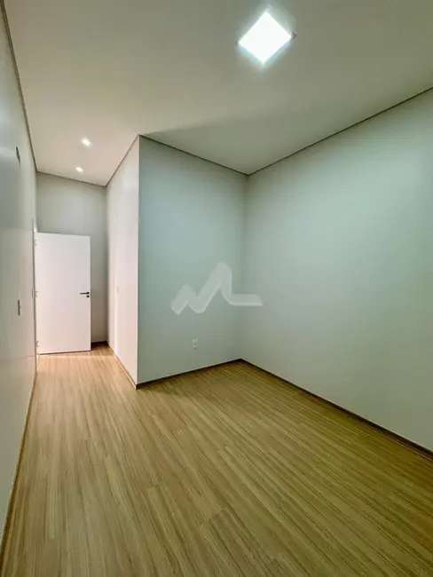 Sobrado com 2 quartos à venda, 150m2 em Jardim Pancera, Toledo - PR - imagem 9 Foto 9 de Sobrado com 2 quartos à venda, 150m2 em Jardim Pancera, Toledo - PR