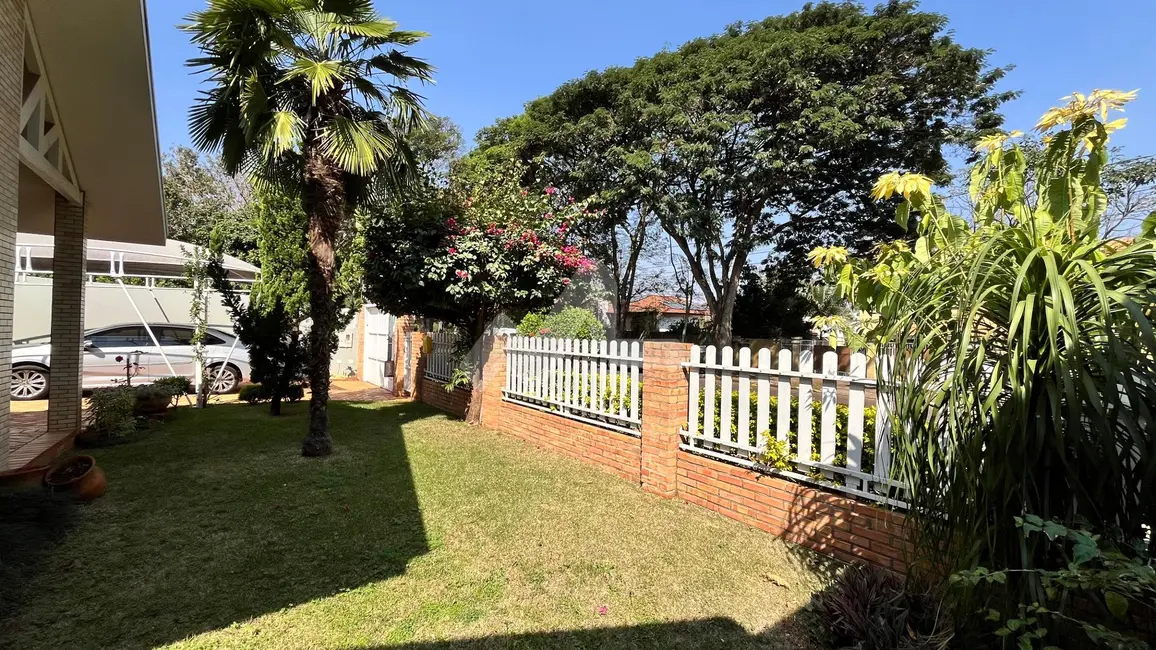 Foto 2 de Casa com 2 quartos à venda, 267m2 em Centro, Toledo - PR