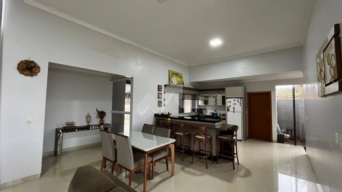 Casa com 2 quartos à venda, 120m2 em Jardim Pancera, Toledo - PR - imagem 3 Foto 3 de Casa com 2 quartos à venda, 120m2 em Jardim Pancera, Toledo - PR