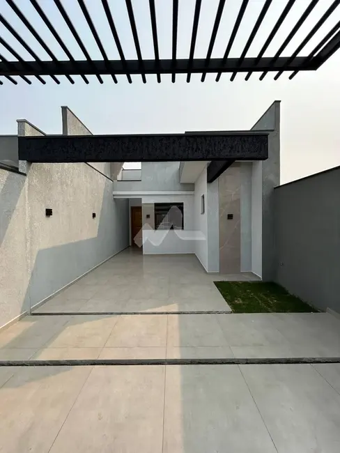 Foto 1 de Casa com 2 quartos à venda, 66m2 em Jardim Coopagro, Toledo - PR