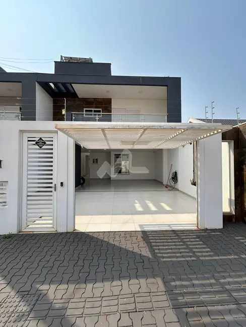 Sobrado com 2 quartos à venda, 208m2 em Tocantins, Toledo - PR - imagem 1 Foto 1 de Sobrado com 2 quartos à venda, 208m2 em Tocantins, Toledo - PR